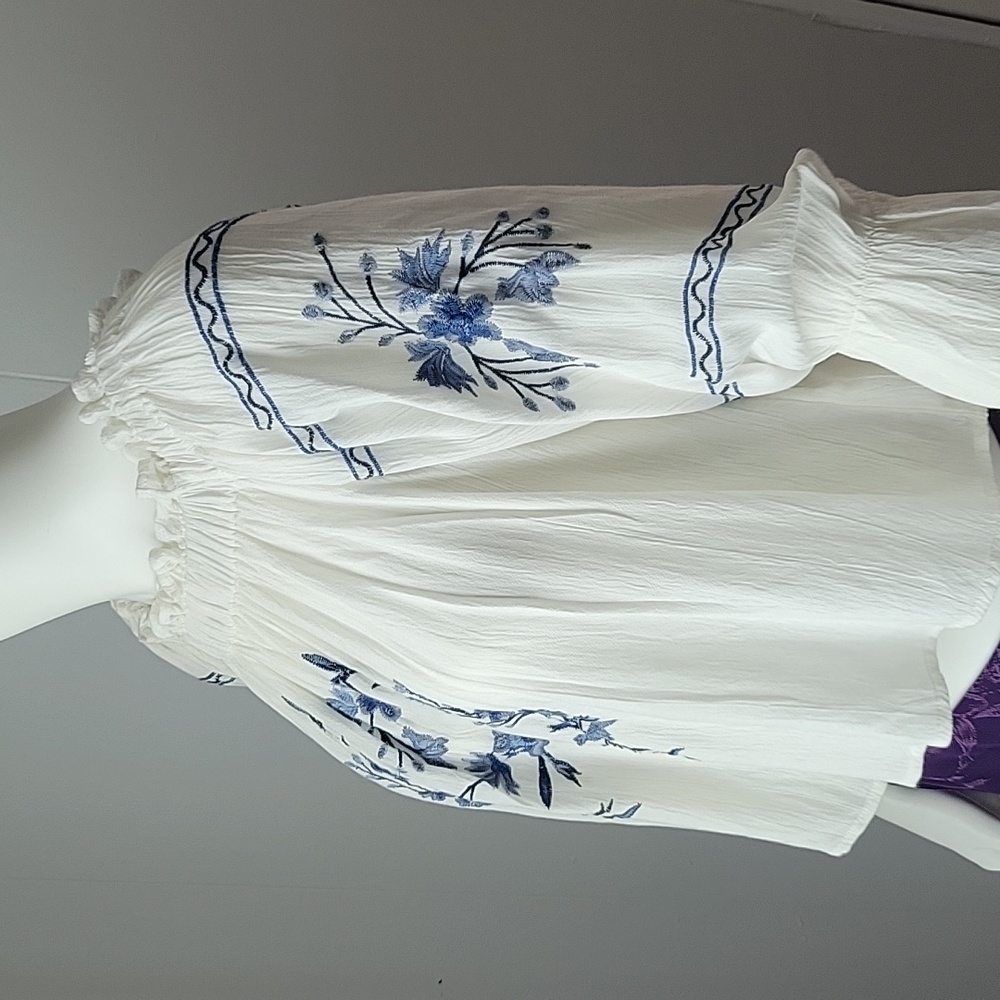 American Eagle Outfitters XS Embroidered Off Shoulders Top NWT - Picture 5 of 10